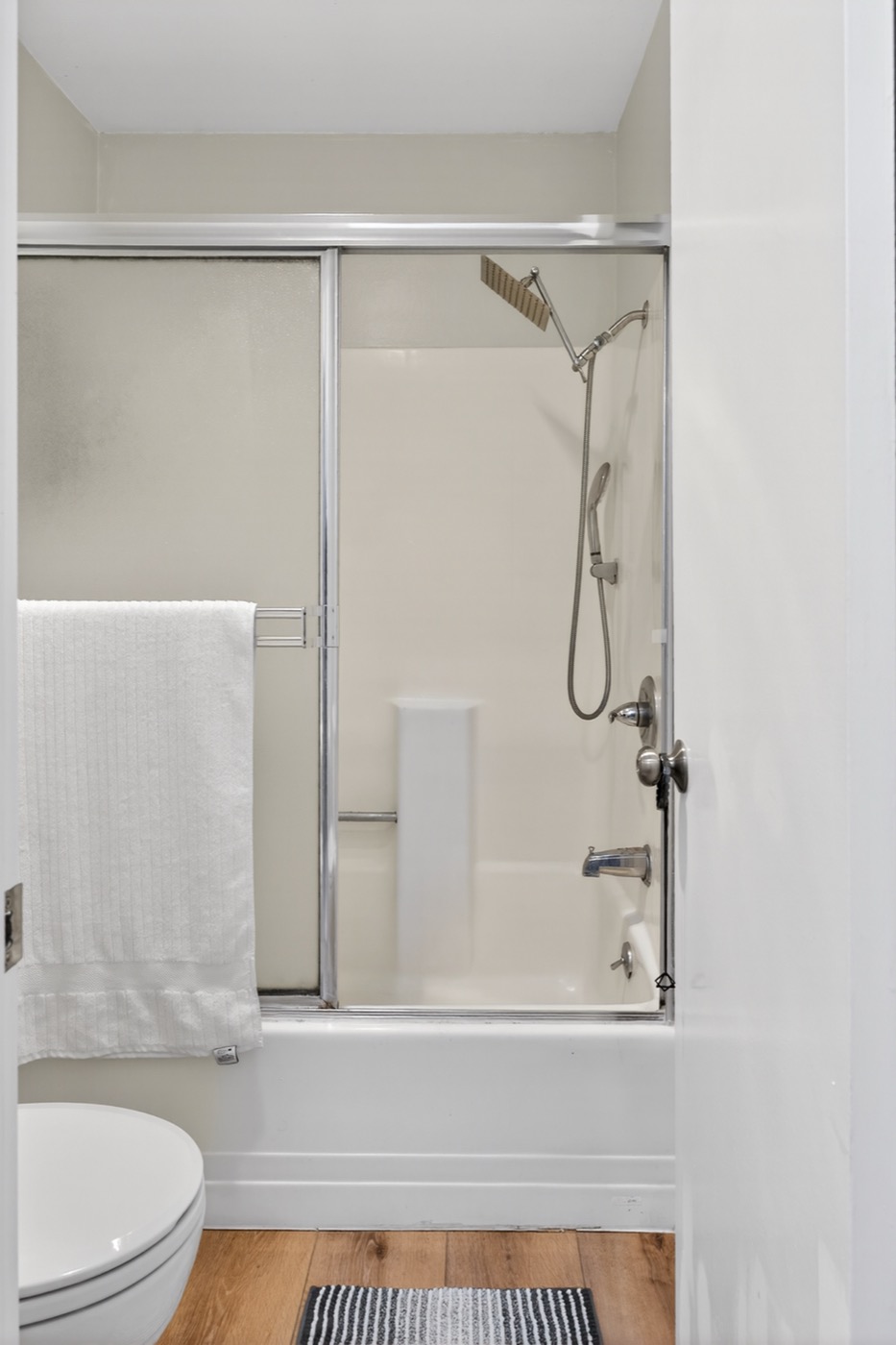 1307 Raintree Circle, Culver City, photo 6